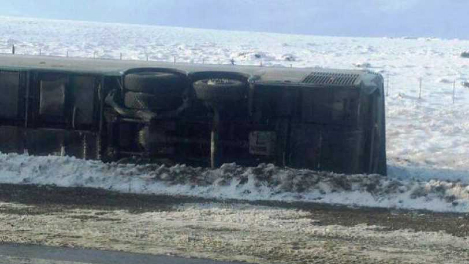 Volcó un colectivo de TAQSA hay al menos  17 heridos uno de ellos en estado de gravedad